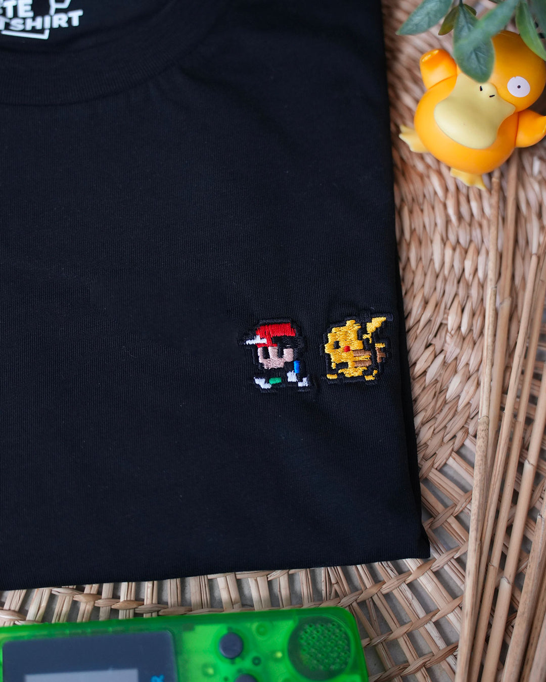 T-shirt Brodé - Sacha Pikachu